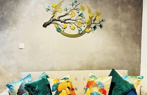 George Green Apartment | REALocator HUB - spacious 2bed2bath + Parking + Storage in SL3