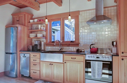 Belmont Cottage | recently constructed eco-cottage, heart of SE Belmont/Hawthorne, walk everywhere