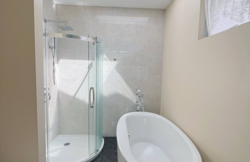 Arbutus Ridge House | Recently Renovated Modern House- close to downtown Vancouver and UBC.