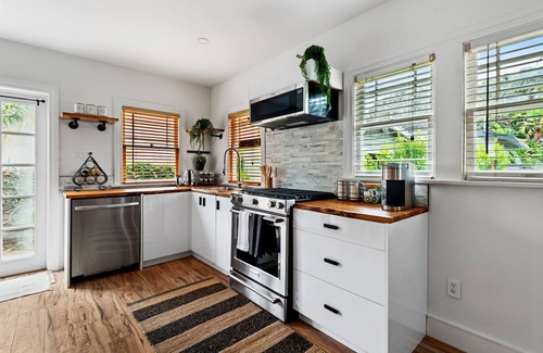 Jefferson House | Recently Renovated 2-Bedroom Haven with Private Garden