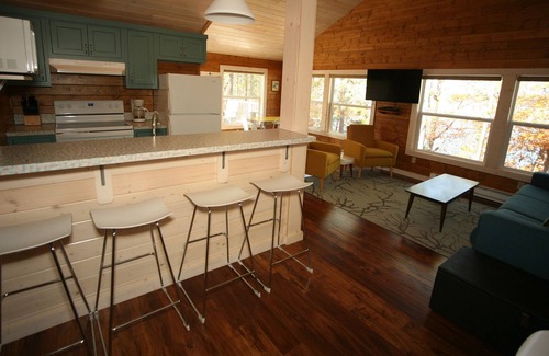 Land O Lakes Cottage | Recently Renovated Lake View Cottage