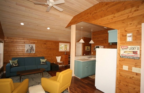 Land O Lakes Cottage | Recently Renovated Lake View Cottage