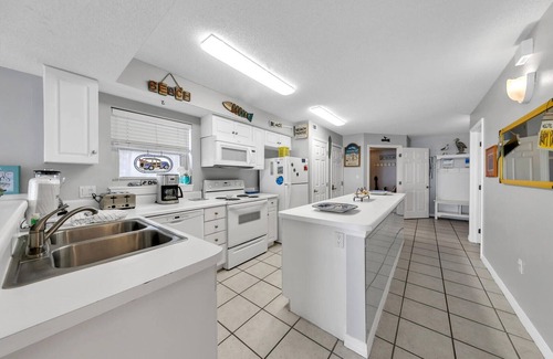 Fort Walton Beach Condo | Recently updated 2 bedroom-Beach Front Condo-Sleeps 6-Beach Service Included!