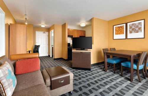 Englewood House | Recharge at our extended stay Denver Tech Center hotel