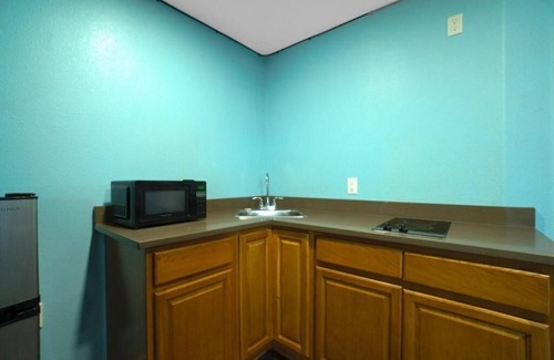 Flour Bluff Hotel | Recharge Room Free Parking Near Bob Hall Pier And Mustang Island State Park