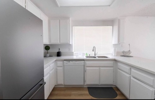 Moreno Valley House | Reconnect with loved ones in this family-friendly place or comfortable business.