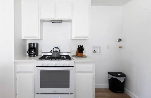 Moreno Valley House | Reconnect with loved ones in this family-friendly place or comfortable business.