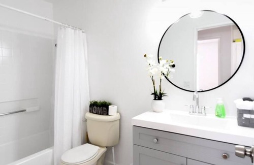 Moreno Valley House | Reconnect with loved ones in this family-friendly place or comfortable business.