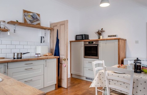 Newport House | Rectory Cottage - Brighstone