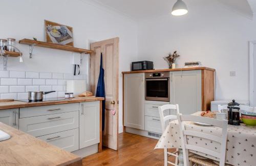 Newport House | Rectory Cottage - Brighstone