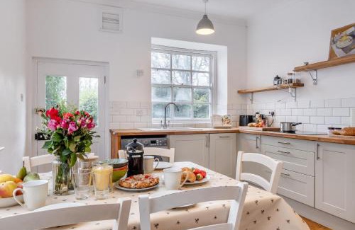 Newport House | Rectory Cottage - Brighstone