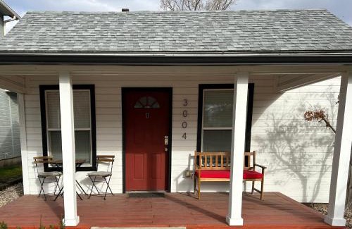 Sunset House | Red Bench Cottage Ideal location near parks, trails, skiing, hiking, biking, shopping extended stays welcome