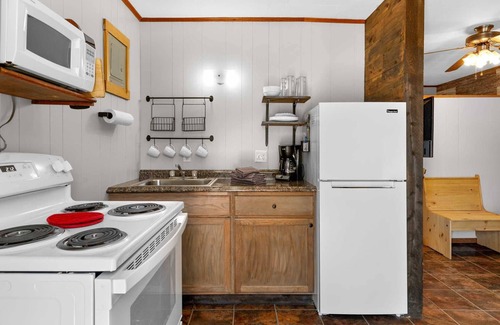 Jenkins Cabin | Red Cedar Cabin - Bring Your Boat, Enjoy The Swim Dock, Kayaks, Pool, and Views! | 5