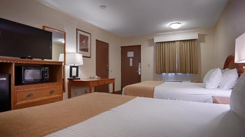 Newton Hotel | Red Coach Inn