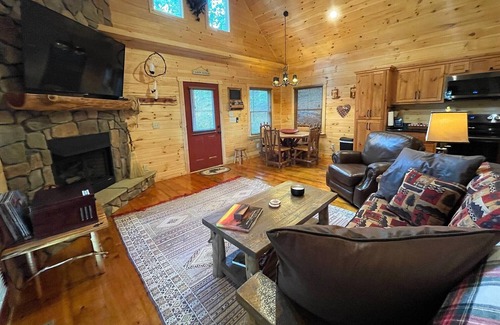 Indian Rock Springs Cabin | Red Door Cabin - couples delight!