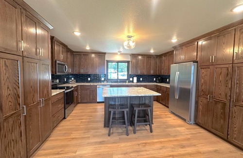 Annandale House | Red Door Retreat on Lake Sylvia