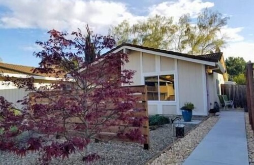 Pocket House | Red Door Suite (Private Entry)