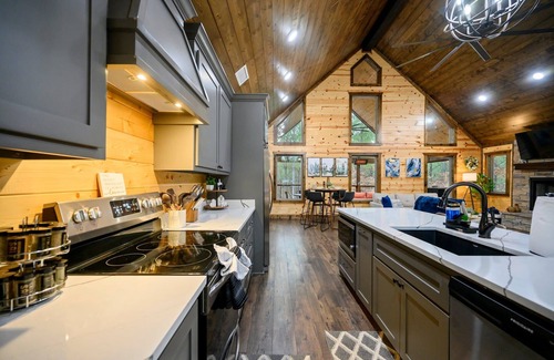 Pickens Cabin | Red Fern Cabin Beauty Awaits