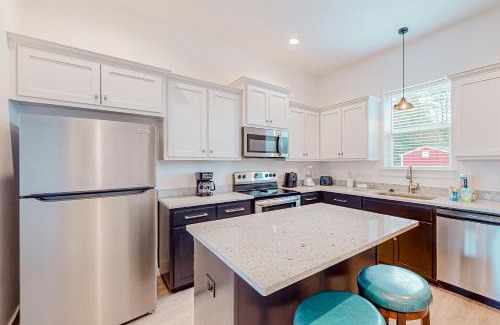 Ono Island House | Red Fish, Blue Fish