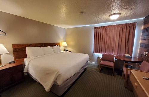 Tropic Hotel | Red Ledges