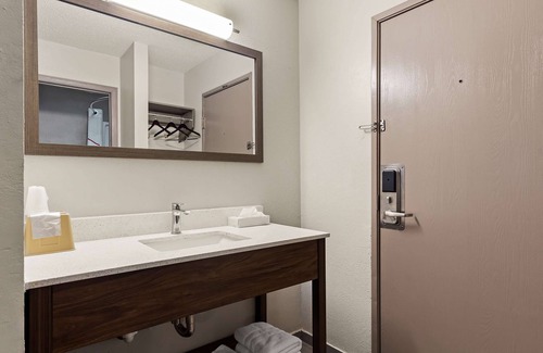 Caseyville Hotel | Red Lion Inn & Suites Caseyville