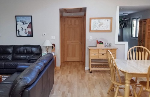 Birch Hill Ski Chalet | 'Red Ridge Chalet' in N.Conway! Perfect for 2 couples & their kids! NEW KITCHEN