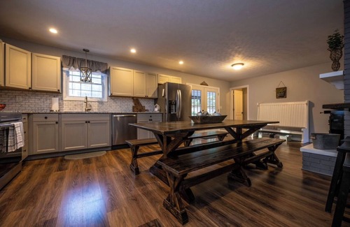 Clay City House | Red River Gorge! 5 bed/3bath on 8 private acres! Hot tub, Arcade room, Garage