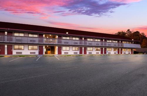 Johnson City Hotel | Red Roof Inn Binghamton - Johnson City