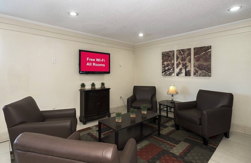 Bloomington Hotel | Red Roof Inn Bloomington - Normal/University