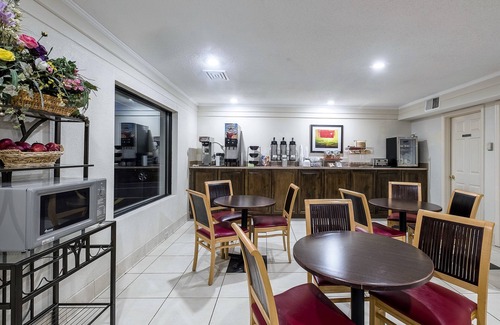 Bloomington Hotel | Red Roof Inn Bloomington - Normal/University