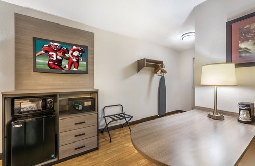 Erie Hotel | Red Roof Inn Erie – I-90