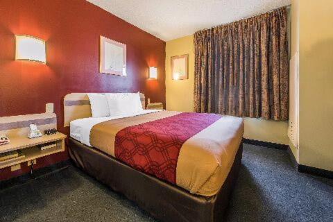 Johnstown Hotel | Red Roof Inn Johnstown