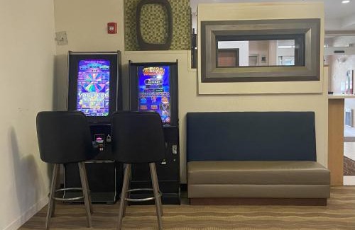 Ross Township Hotel | Red Roof Inn Pittsburgh - McKnight Rd