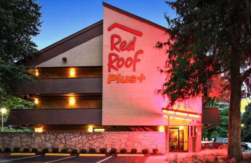 Buford Highway Hotel | Red Roof Inn PLUS+ Atlanta - Buckhead