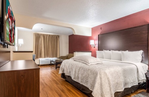 College Park Hotel | Red Roof Inn PLUS+ & Suites Atlanta Airport South