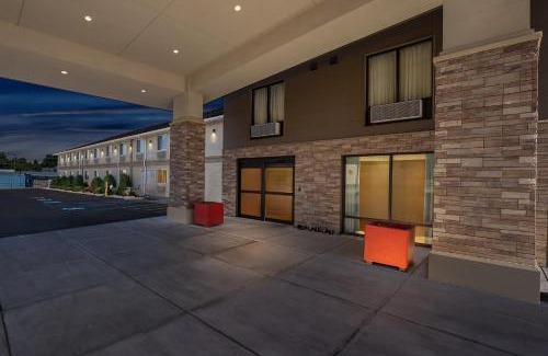 Whippleville Hotel | Red Roof Inn PLUS+ & Suites Malone