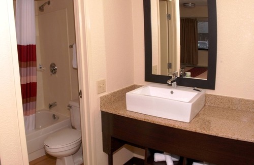 Jefferson Manor Hotel | Red Roof Inn PLUS+ Washington DC - Alexandria