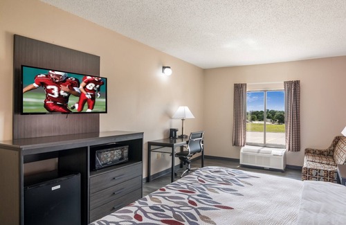 Manor Hotel | Red Roof Inn & Suites Austin East - Manor