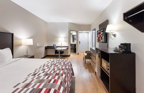 Lincoln Village Hotel | Red Roof Inn & Suites Columbus - West Broad