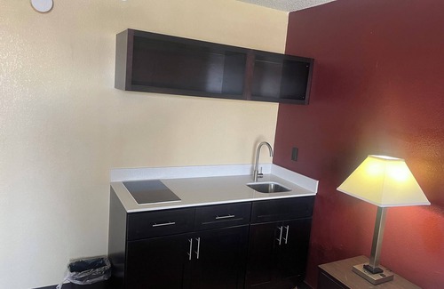 Wayne Hotel | Red Roof Inn & Suites Indianapolis Airport