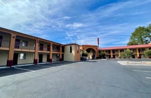 Richland Hotel | Red Roof Inn & Suites Jackson - Richland