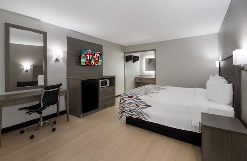 Jackson Hotel | Red Roof Inn & Suites Jackson, TN