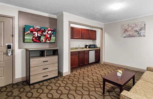 Lexington Hotel | Red Roof Inn & Suites Lexington - Hamburg