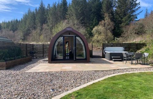 Oban House | Red Squirrel Pod with Hot Tub
