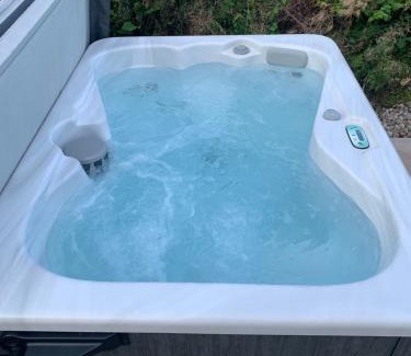 Oban House | Red Squirrel Pod with Hot Tub