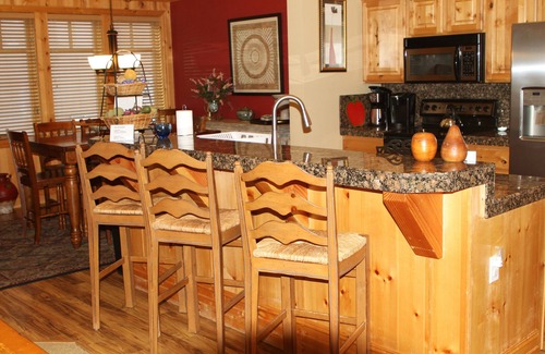 Deer Valley Condo | Red Stag Lodge 402 - 5 Star Review, Freshly Remodeled, Quick Walk to Lifts