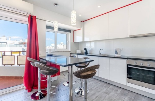 Praia da Rocha Apartment | Red Velvet 1 BDR Flat With Balcony by LovelyStay