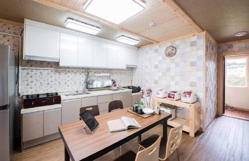 Gujwa Hotel | Red Windmill Pension