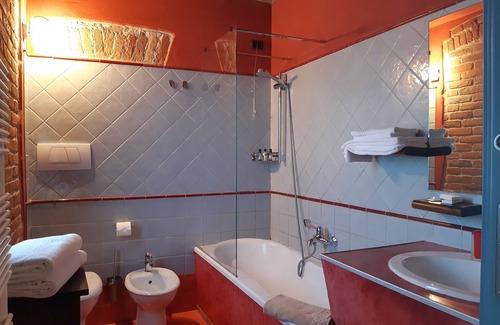 La Morra House | Red Wine - Guest House