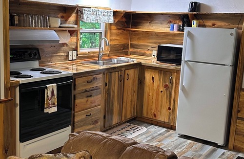 Mount Ida House | Redbud Roost-2 Bedroom Getaway